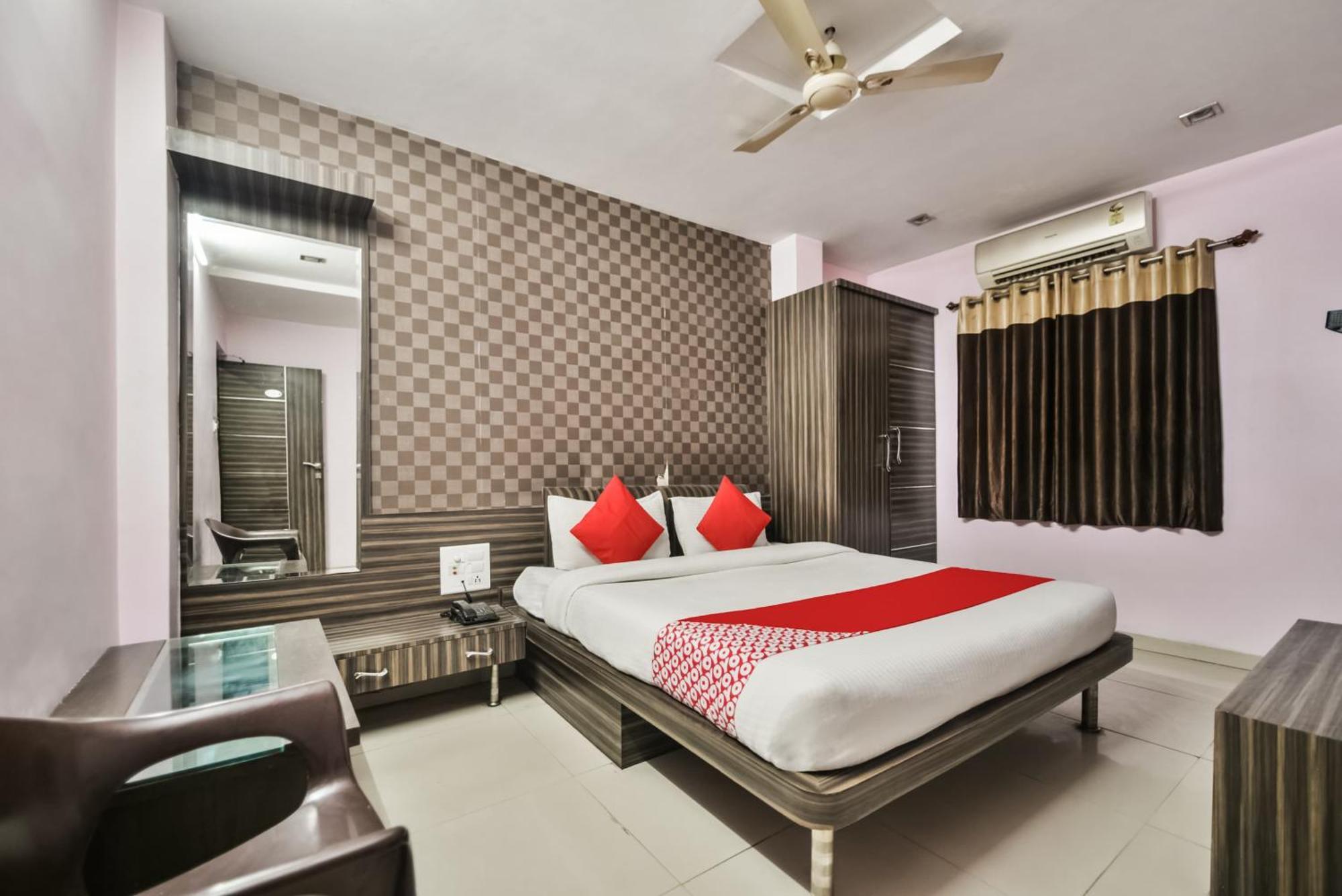 Oyo Hotel Ajanta Hamirgarh エクステリア 写真
